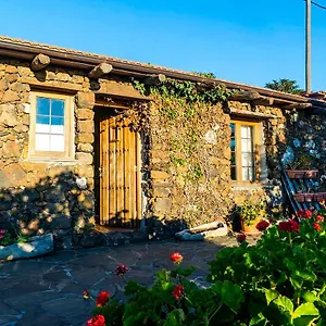 https://geranios-rojos-ii.in-canary-islands.com